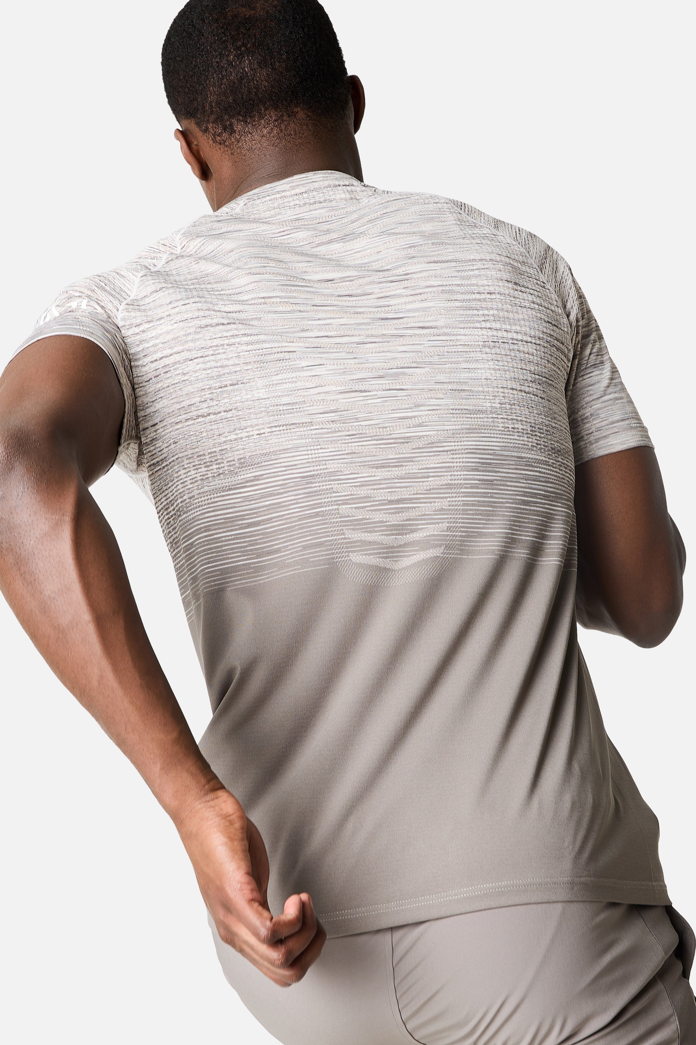 Arc Seamless T-Shirt – Mokka/Kieselstein/Mattiertes Gebirge