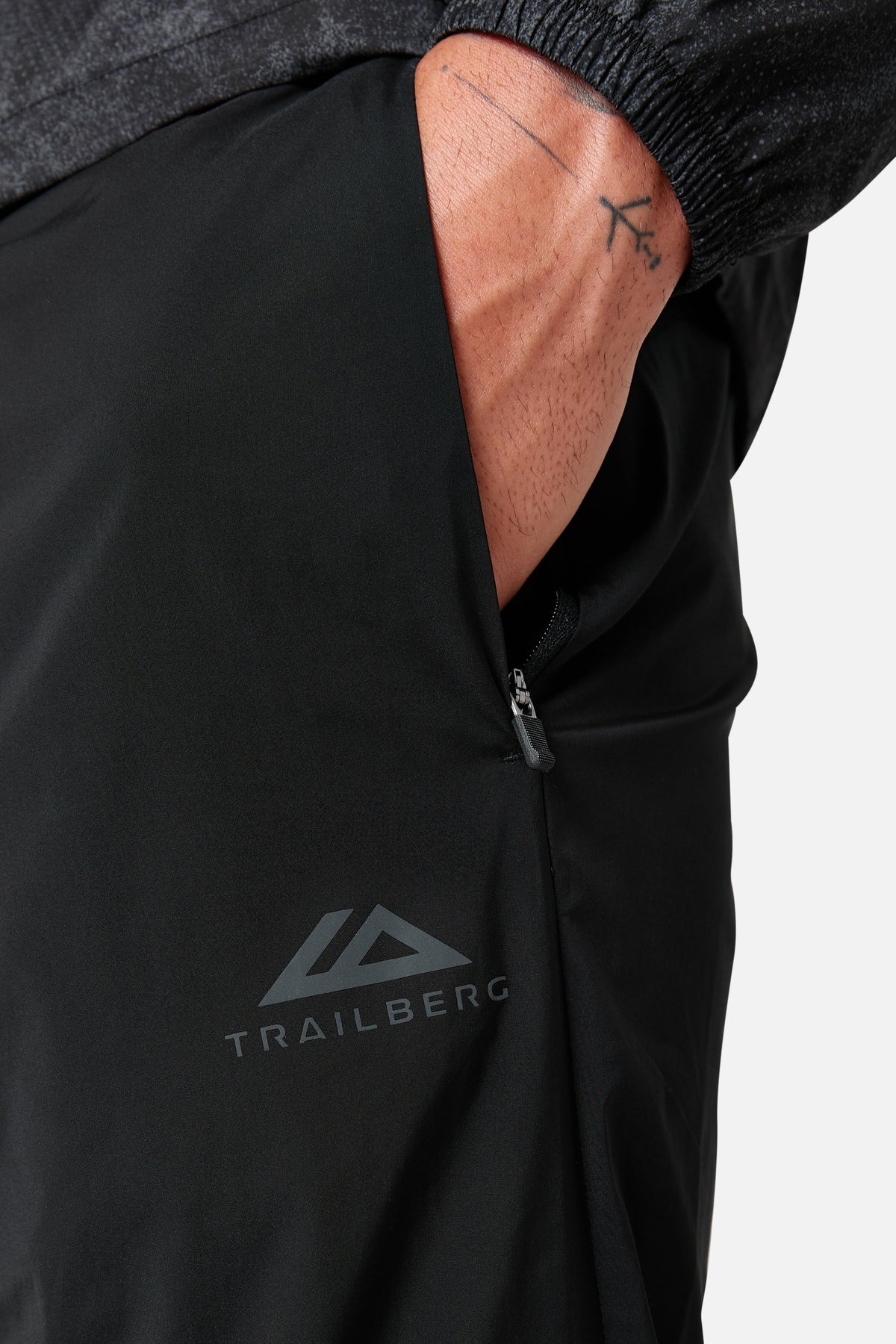 Trackflow Project Trail Tracksuit - Black