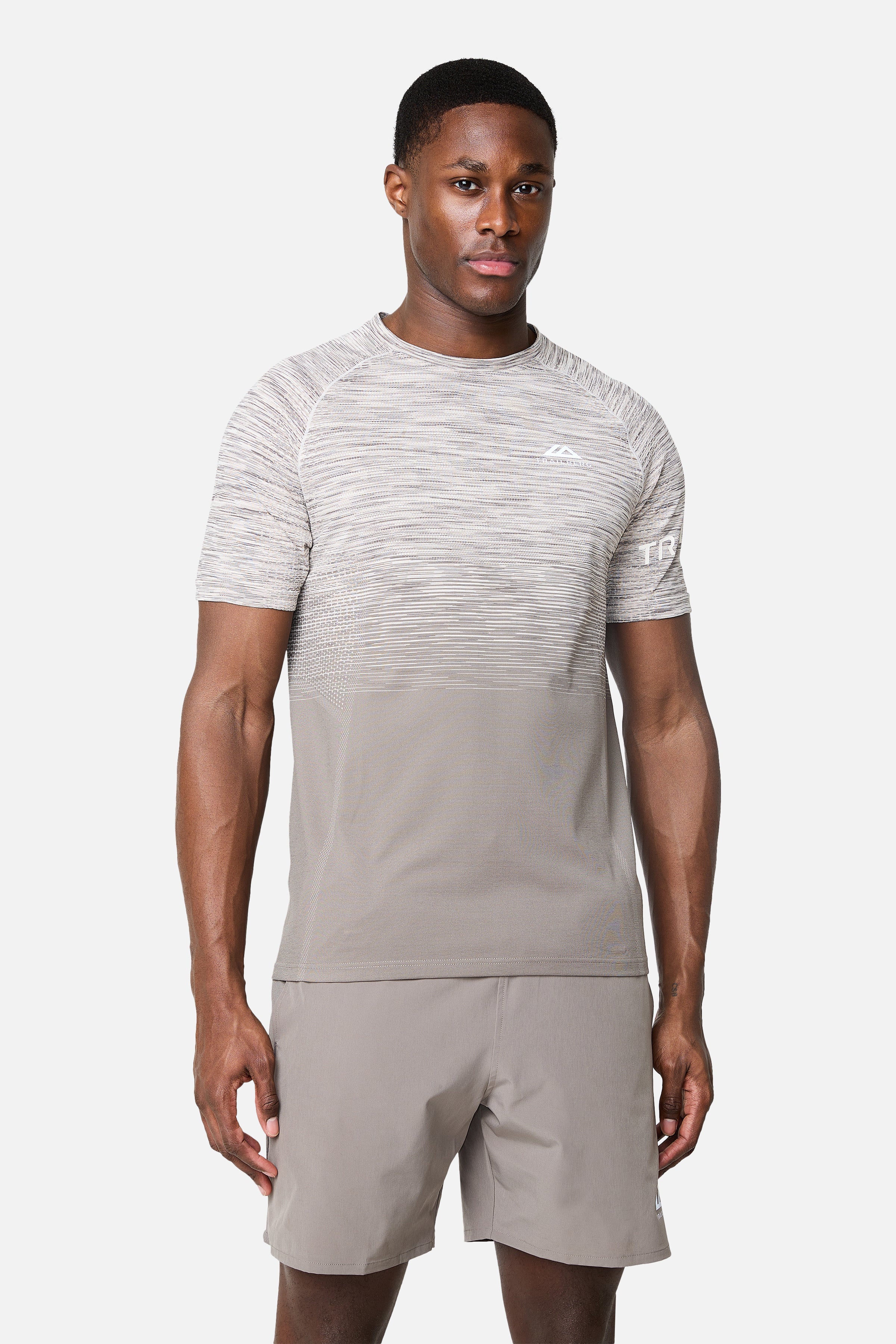 Arc Seamless T-Shirt – Mokka/Kieselstein/Mattiertes Gebirge