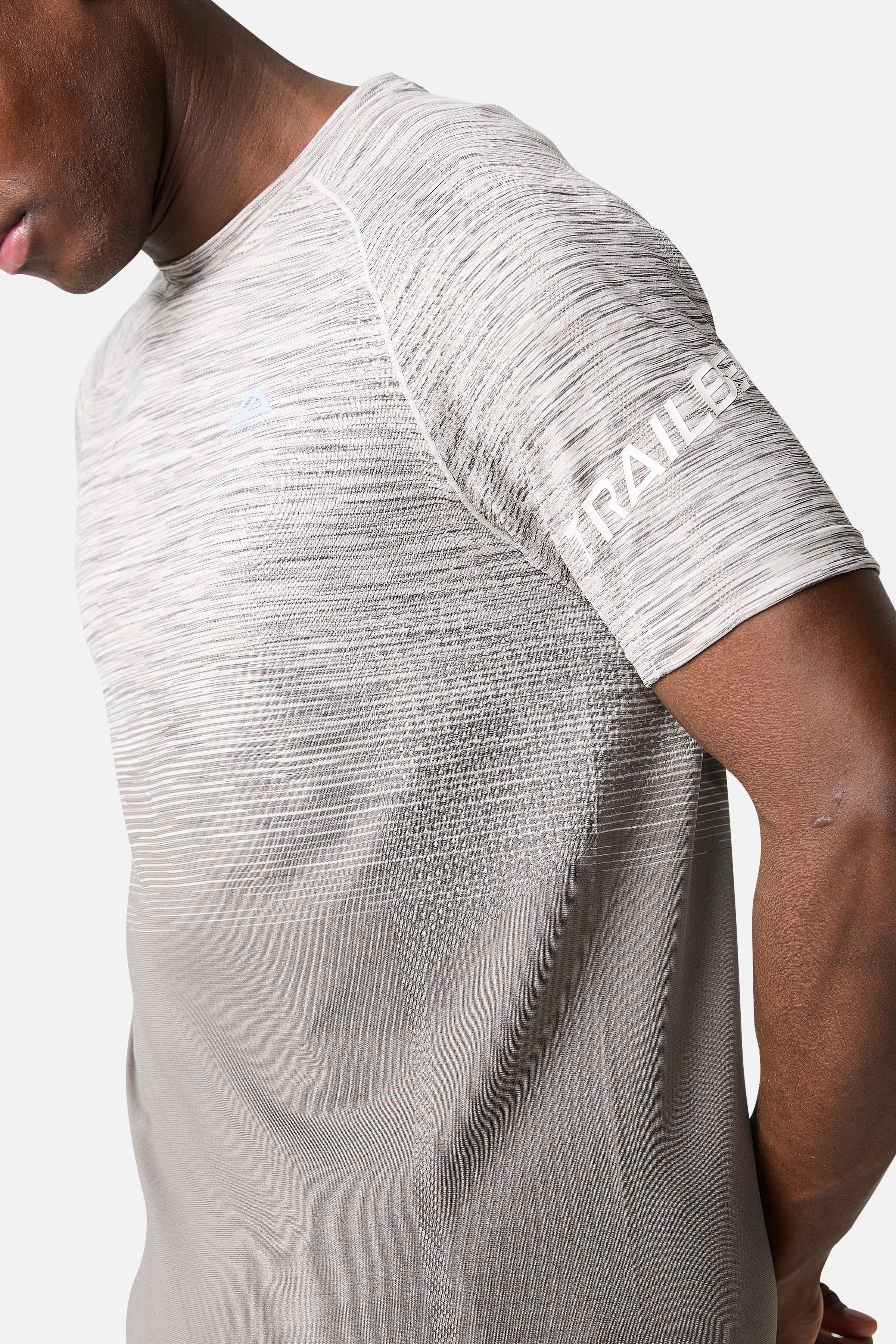 Arc Seamless T-Shirt – Mokka/Kieselstein/Mattiertes Gebirge